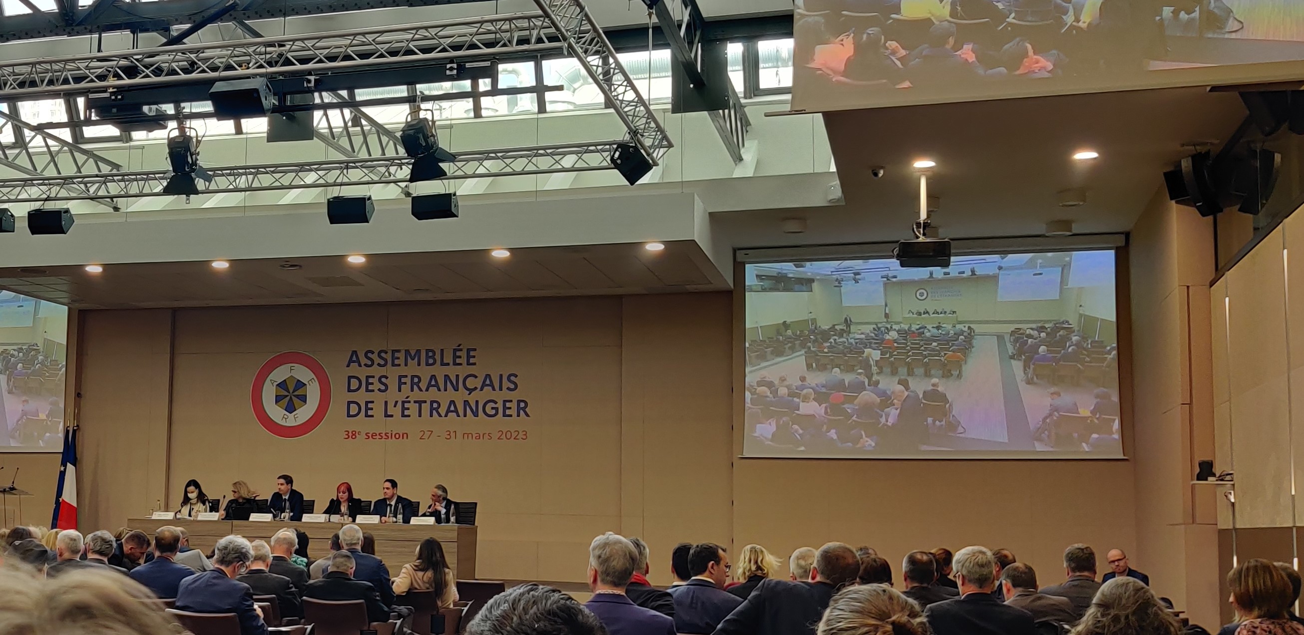 Mme Anne Genetet, la sénatrice Samantha Cazebonne
